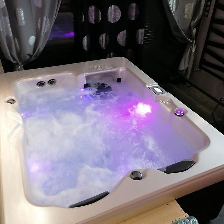 Chambre Avec Spa Et Sauna Privatises Bourg-en-Bresse Extérieur photo